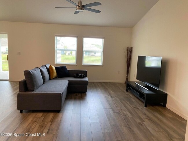 Building Photo - 1186 Dania Cir