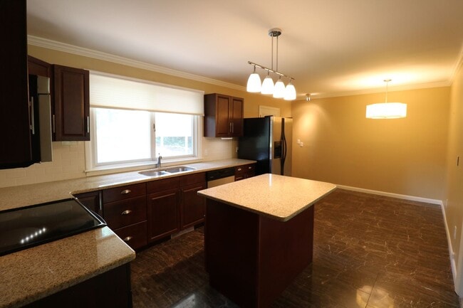 Building Photo - 2815 Ashwood Dr