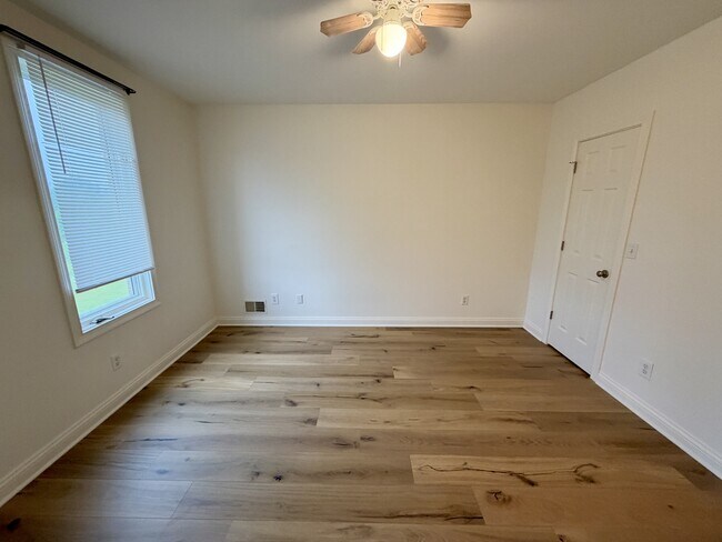 Building Photo - 113 Manor Ave