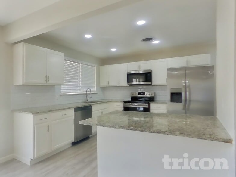 Building Photo - 1928 Canterbury St