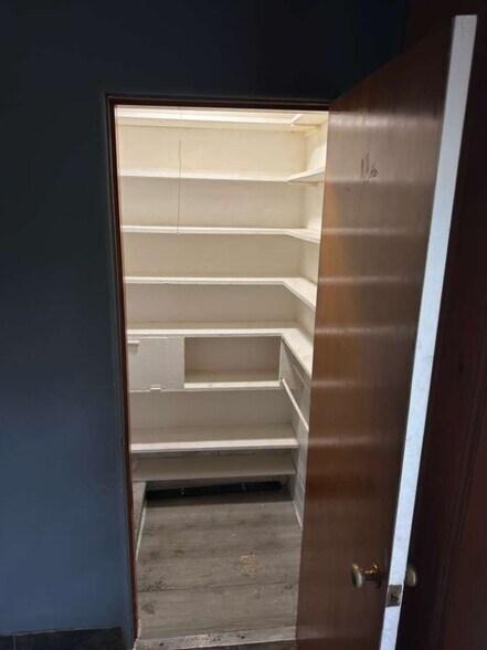 Building Photo - 5998 Bermuda Dr