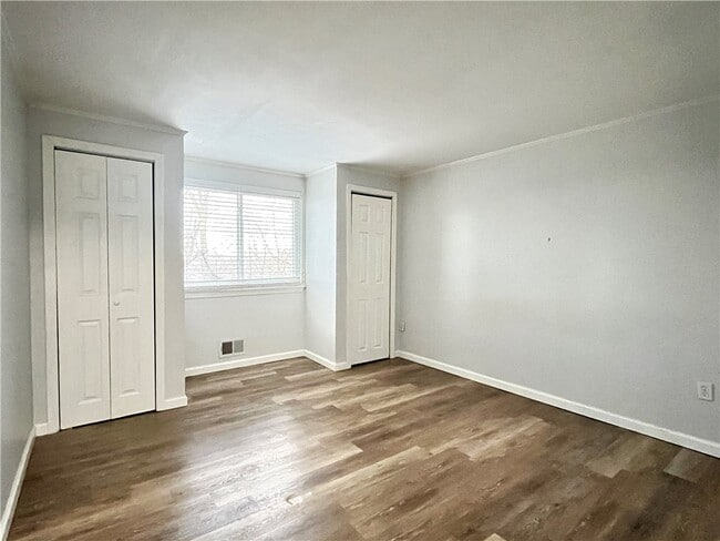 Building Photo - 6 Bucklebury Hill