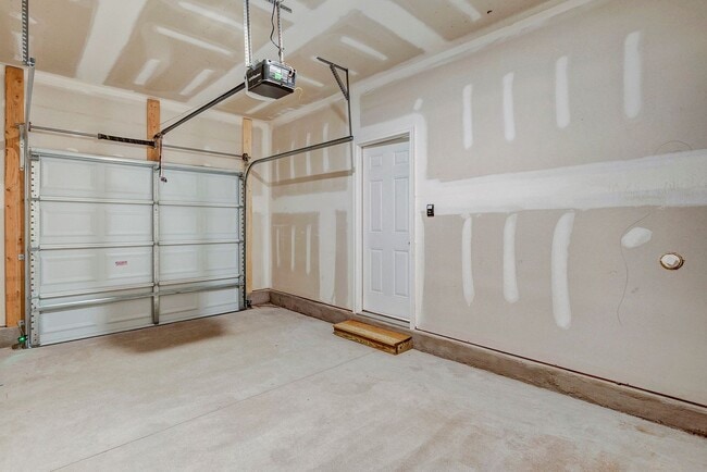 Building Photo - AVAILABLE NOW!  $500 OFF FIRST MONTH'S RENT - Wooded View! |