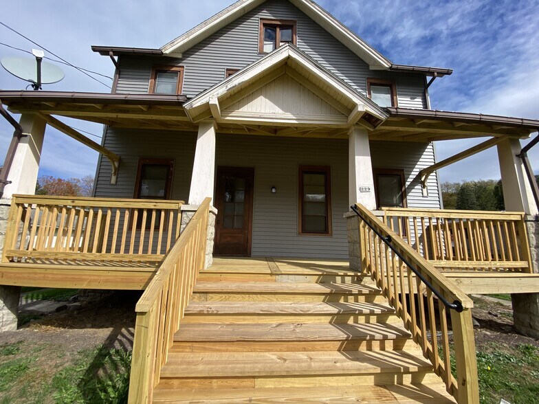 Building Photo - 229 Valley St