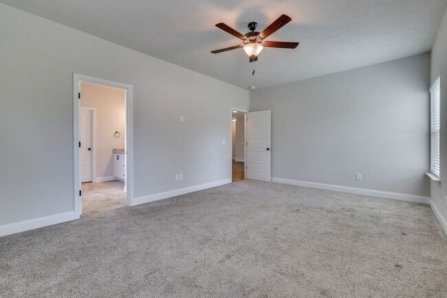 Building Photo - 340 Fox Haven Dr