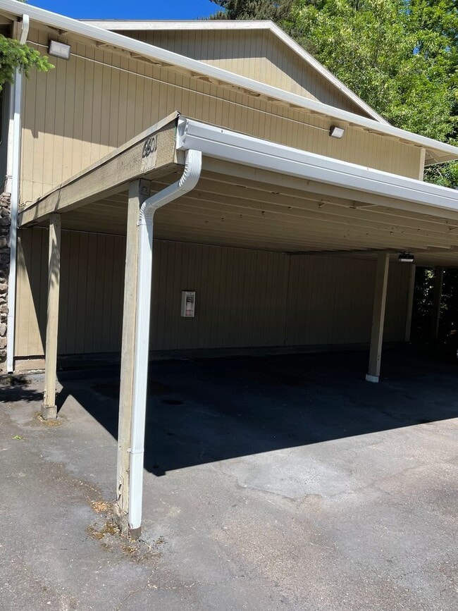 Building Photo - 6801 SW Terri Ct