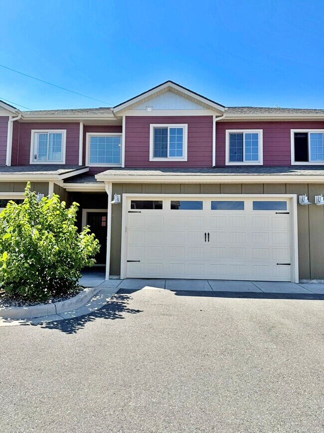 Primary Photo - Luxury Condo, Center of Bozeman