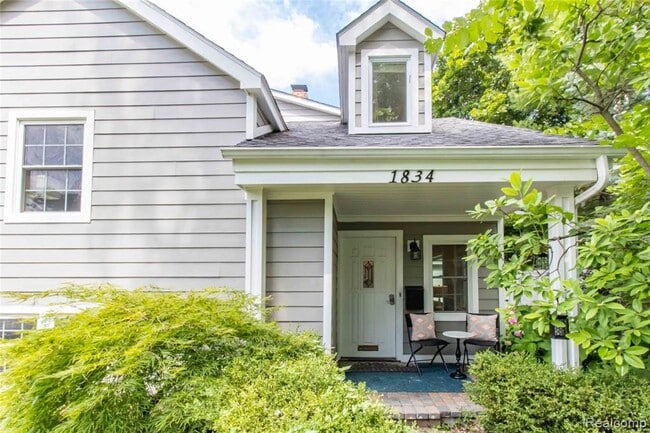 Building Photo - 1834 Fairview St