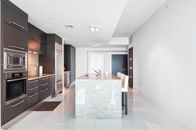 Building Photo - 900 Biscayne Blvd