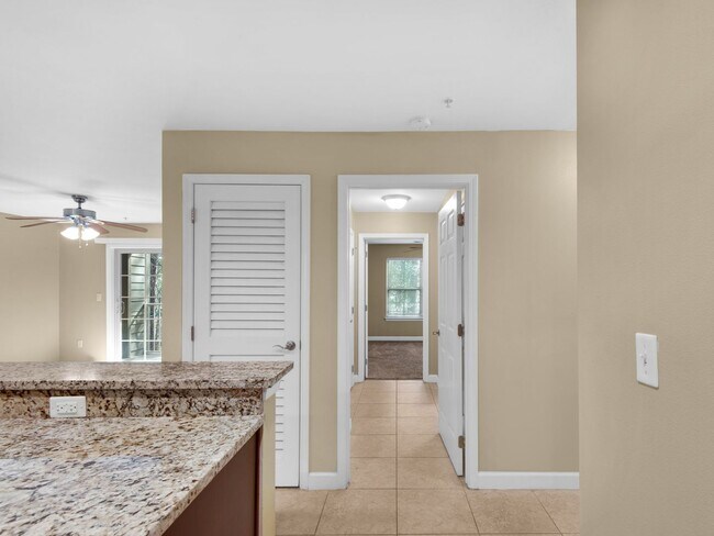 Building Photo - Beautiful 1 Bedroom Apartment in Fort Walton Beach!