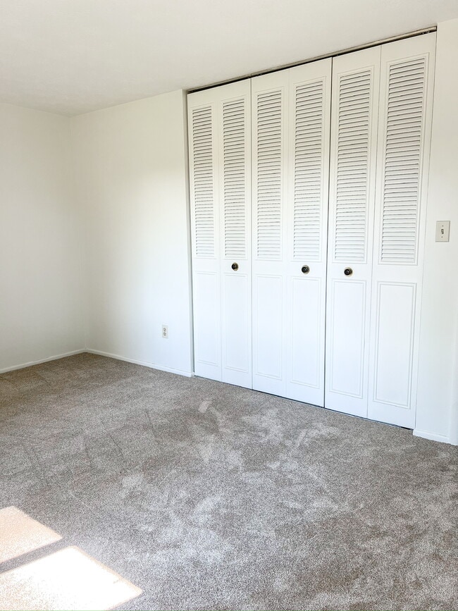 Building Photo - 136 Old Gate Rd