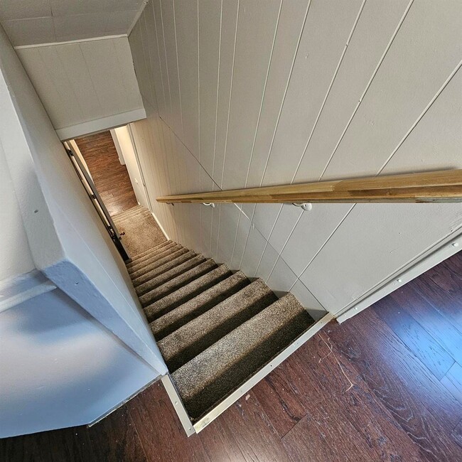 Building Photo - Duplex - 2 Bedroom, 2 Full Bathrooms and a...