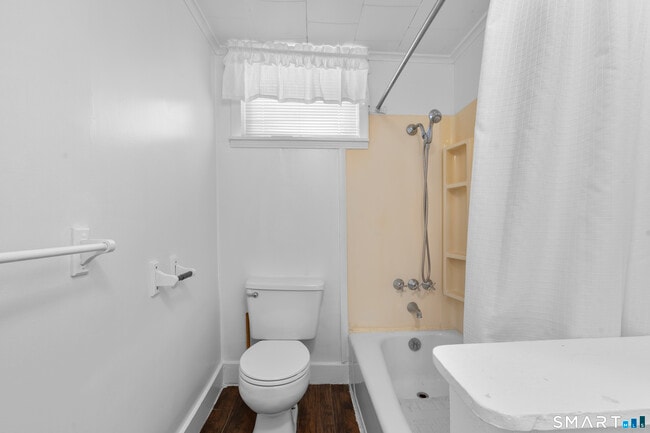 Building Photo - 48 Anderson St