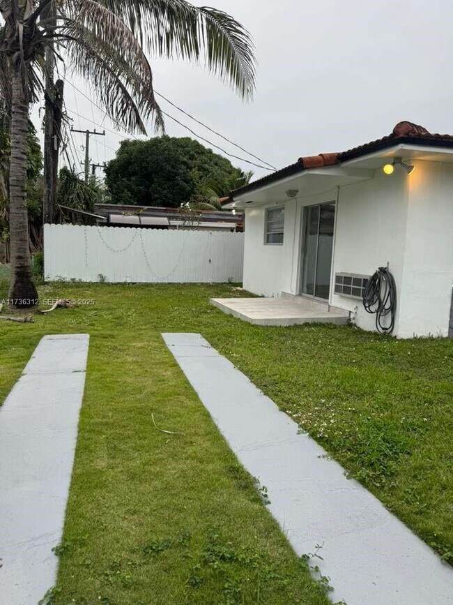 Building Photo - 2460 SW 36th Ave