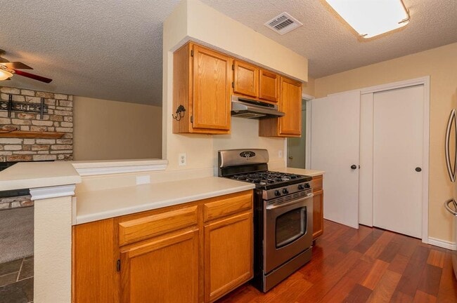 Building Photo - 10413 Hess Dr