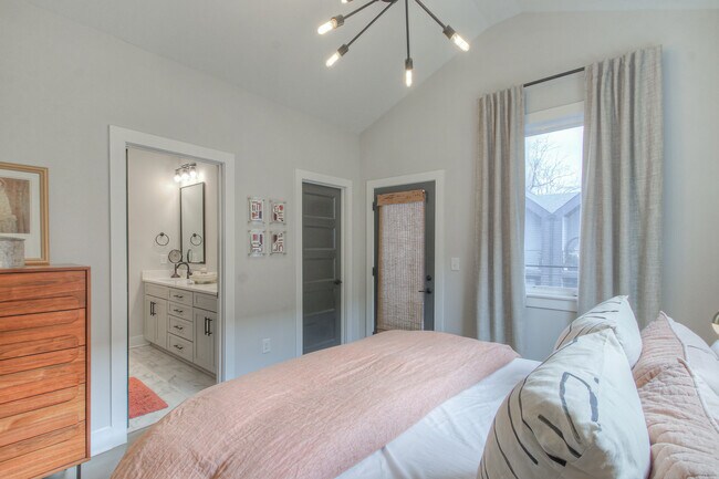 Building Photo - 801 Cherokee Ave