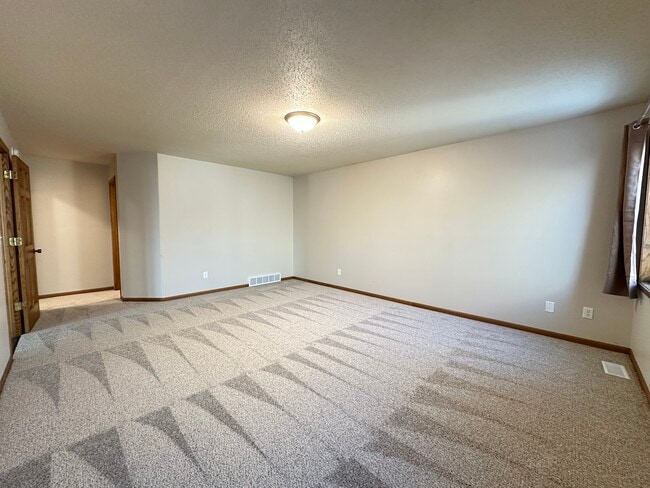 Building Photo - 4743 Harvest Dr S