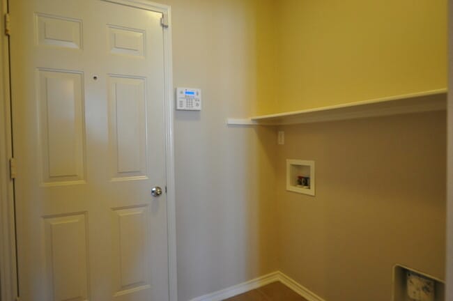 Building Photo - Custom Built Home in Flint!