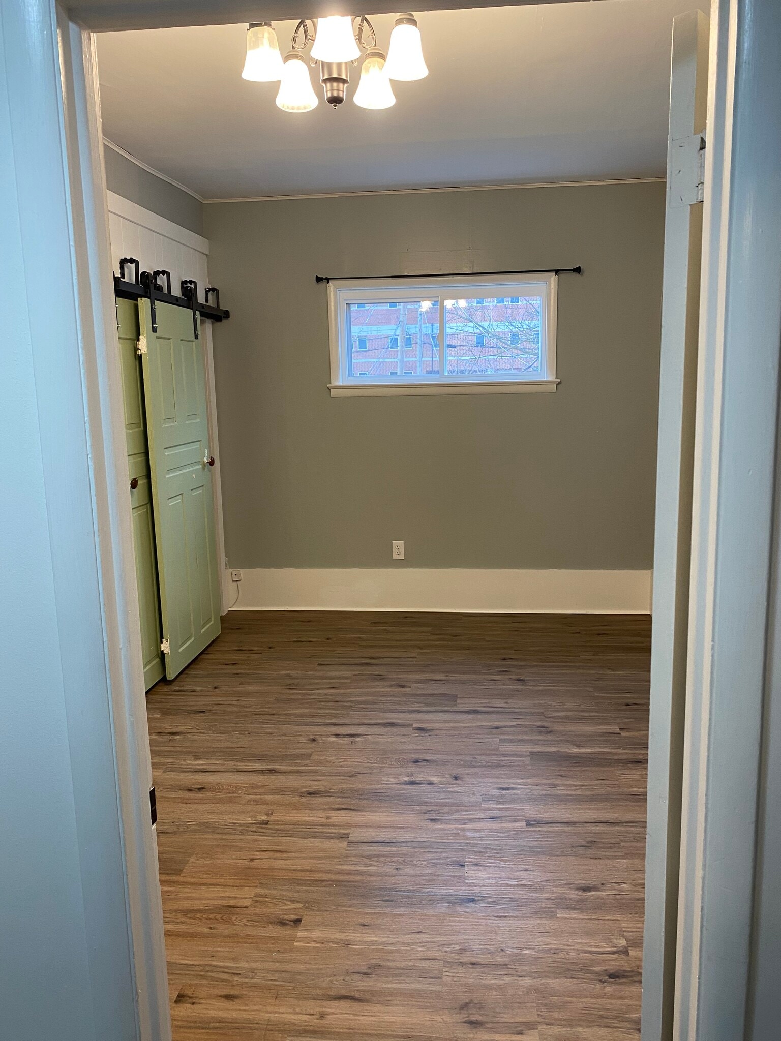 Bedroom - 39 E Main St