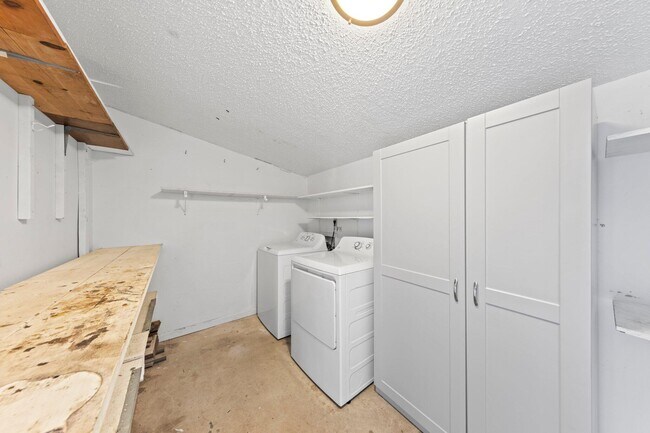 Building Photo - 111 McEwen Dr