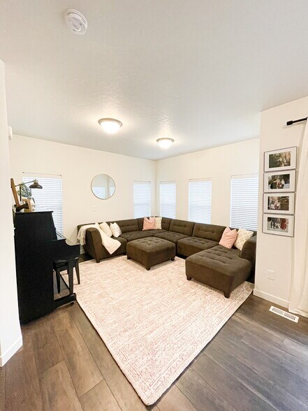 Family room, lots of natural light - 5179 N Marble Fox Way