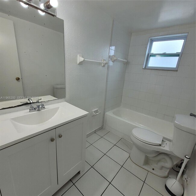 Building Photo - 5100 SW 41st St