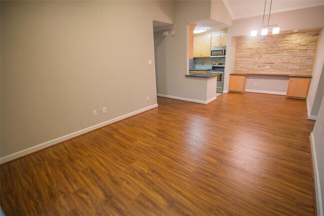 Building Photo - 2300 Augusta Dr