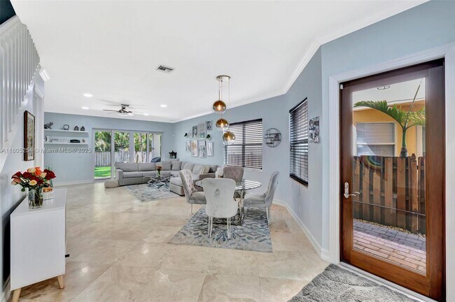 Building Photo - 853 SW 11th Ct