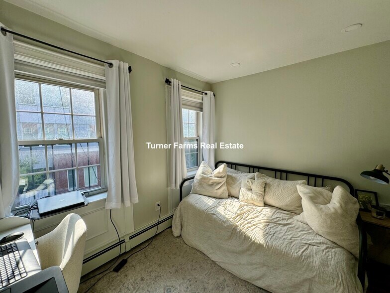 Building Photo - 91 Hudson St