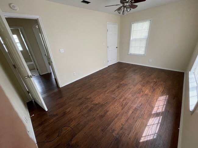 Building Photo - 2102 W Concho Ave