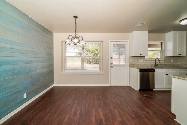 Building Photo - 207 Riders Walk