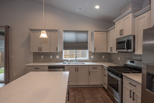 Building Photo - 3 Bedr Ranch Home in Ramble Creek Community