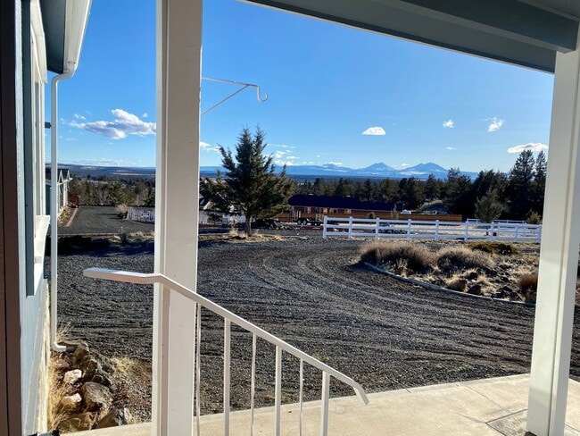 Building Photo - 3 Bedroom 2 Bathroom house in Crooked River Ranch with huge views and a shop!