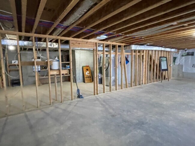 Building Photo - Built in 2020! 3 Bed 2 Bath w/ FENCE and UF Walk Out Basement