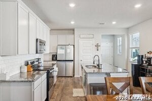 Building Photo - 2409 Ayers Dr