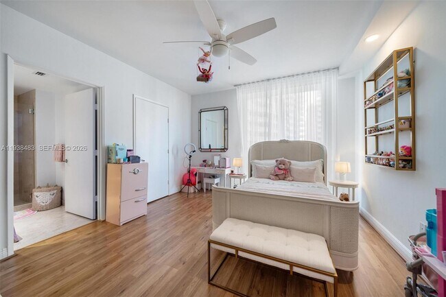 Building Photo - 799 Crandon Blvd