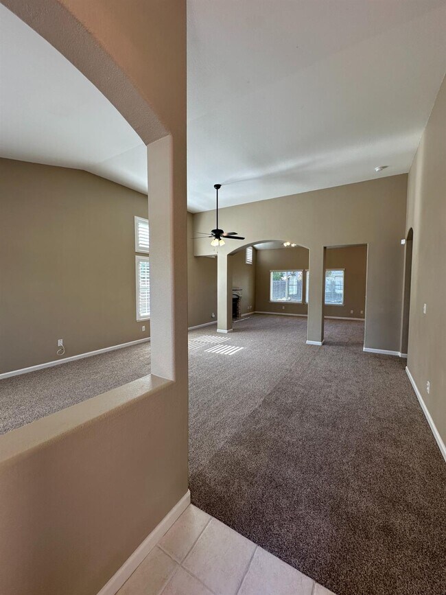Building Photo - 2136 E Turnberry Ave