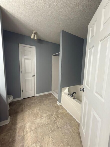 Building Photo - 549 Maggie Ln