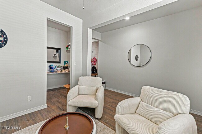 Building Photo - 13876 Loreina Luz Ave
