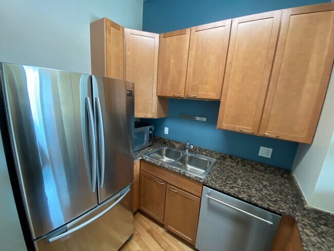 Building Photo - Beautiful Uptown Condo for Rent: 2 bed, 2 ...