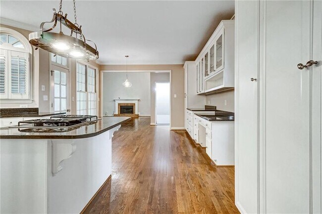 Building Photo - 510 Jacaranda Ct