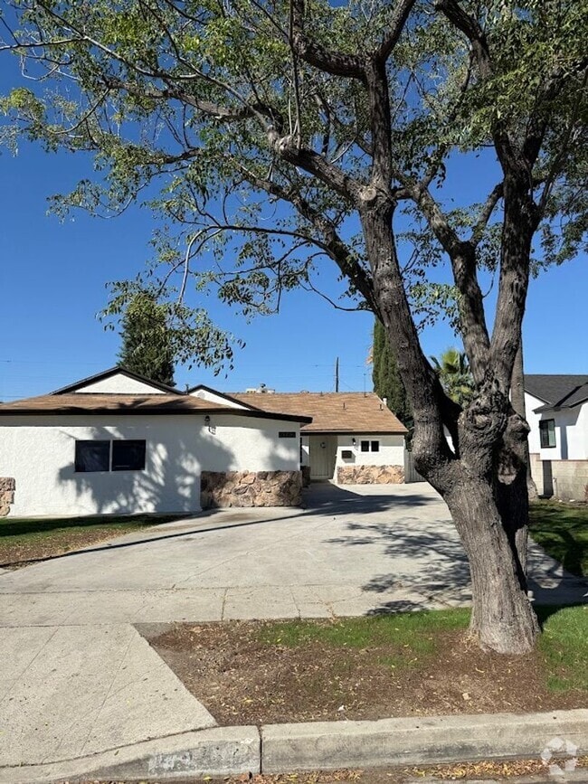 Building Photo - Beautiful 4 Bedroom, 2 Bathroom Arleta Hom...