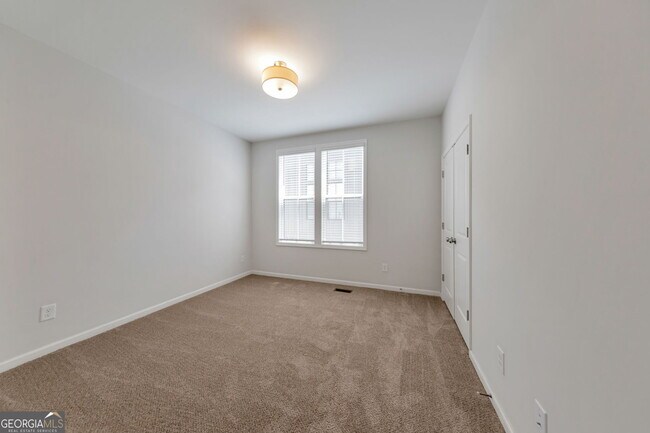 Building Photo - 910 Brees Ct