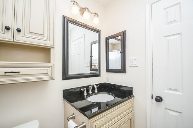 Building Photo - 710 N Fork Ct