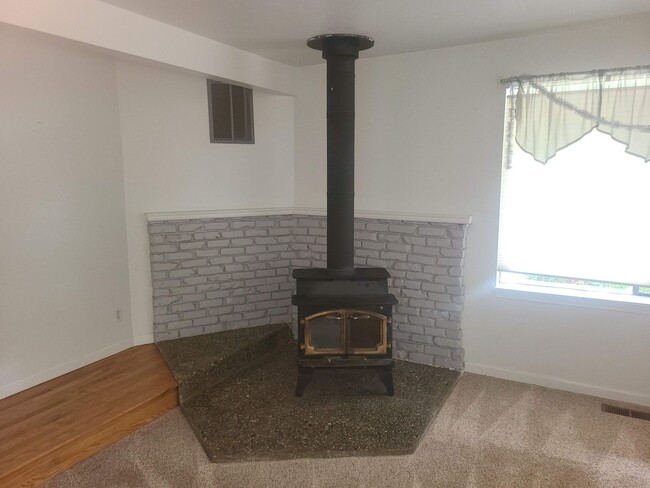 Building Photo - 5 Bedroom 3.5 Bathroom in Bothell (North C...