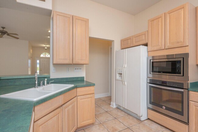 Building Photo - 1697 Glenwood Ct