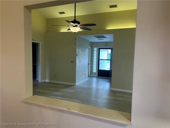 Building Photo - 2531 N Orangewood St