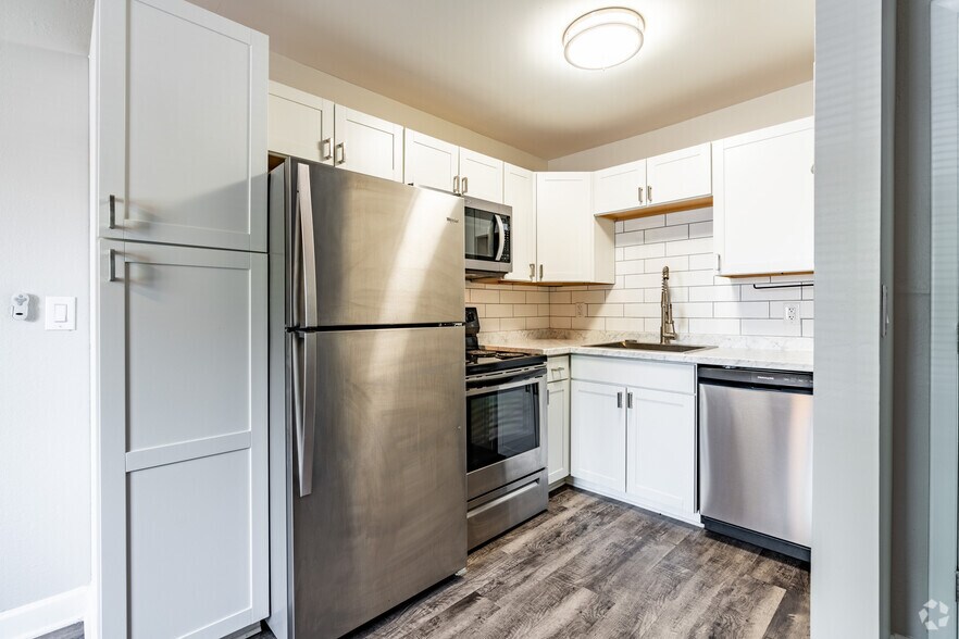 Primary Photo - The Metro Apartments