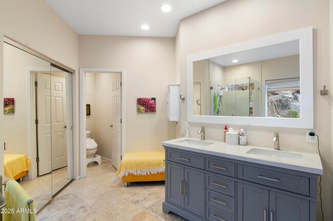 Building Photo - 126 W North Ln