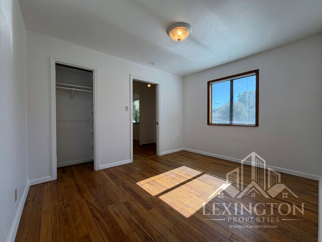 Building Photo - Beautifully Updated, Single-story, 3BD/1.5BA, Home near Tahoe Park!